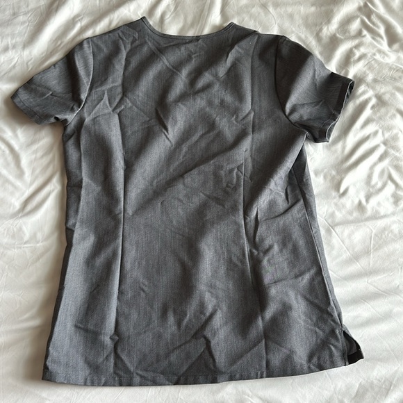 Gray Figs XS scrub top - Picture 4 of 5